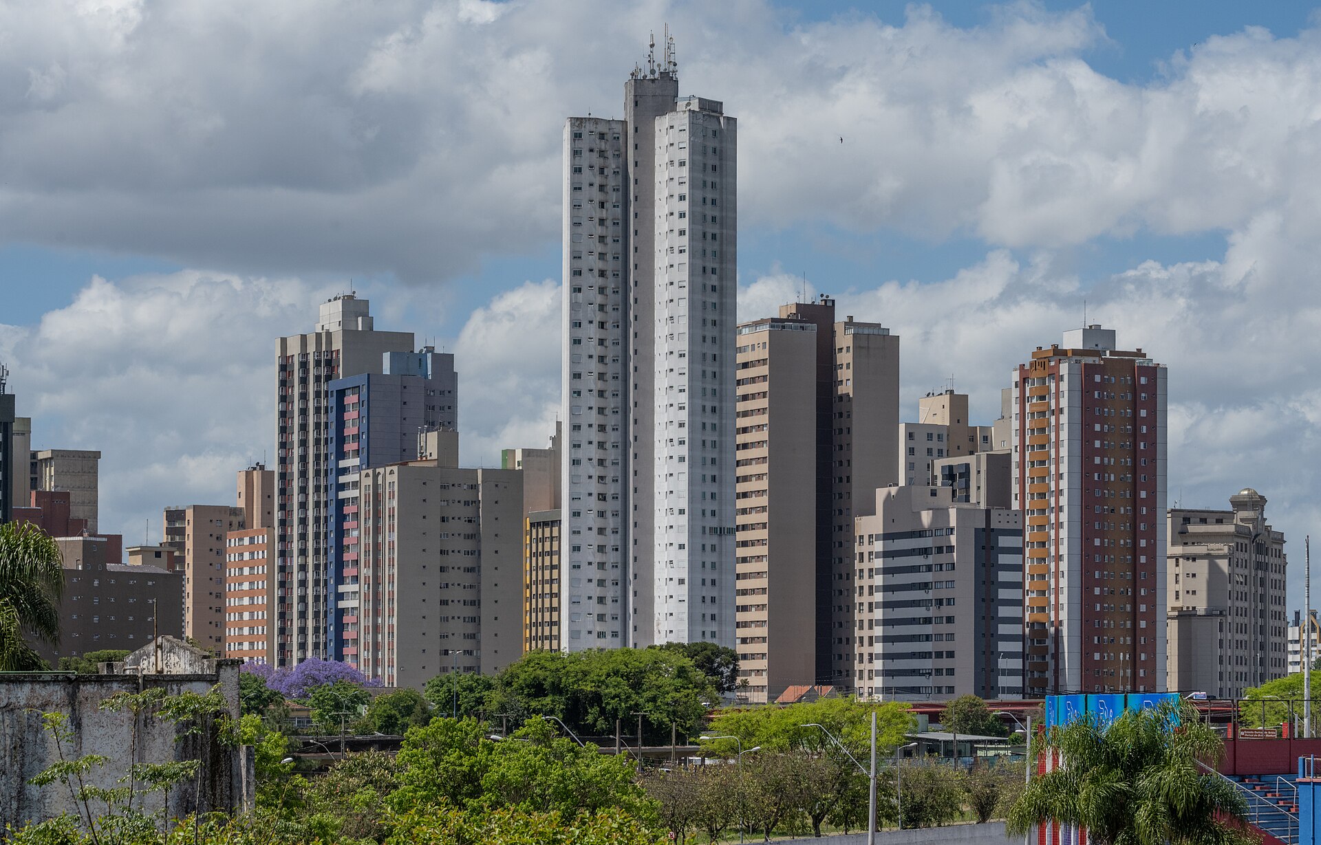 Vista urbana de Curitiba no contexto do empreendimento Barigui
